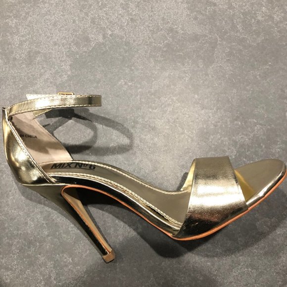 MIX NO. 6  Gold Women's Sandals - Size 7M - Picture 5 of 7